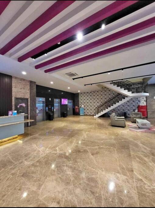 Nagoya Thamrin Apartment High Floor With View Exterior photo