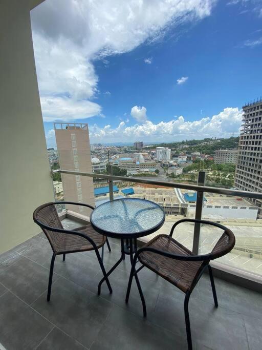 Nagoya Thamrin Apartment High Floor With View Exterior photo