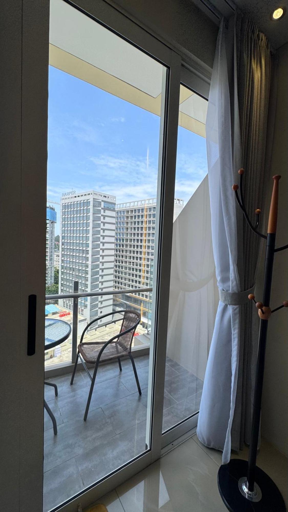 Nagoya Thamrin Apartment High Floor With View Exterior photo