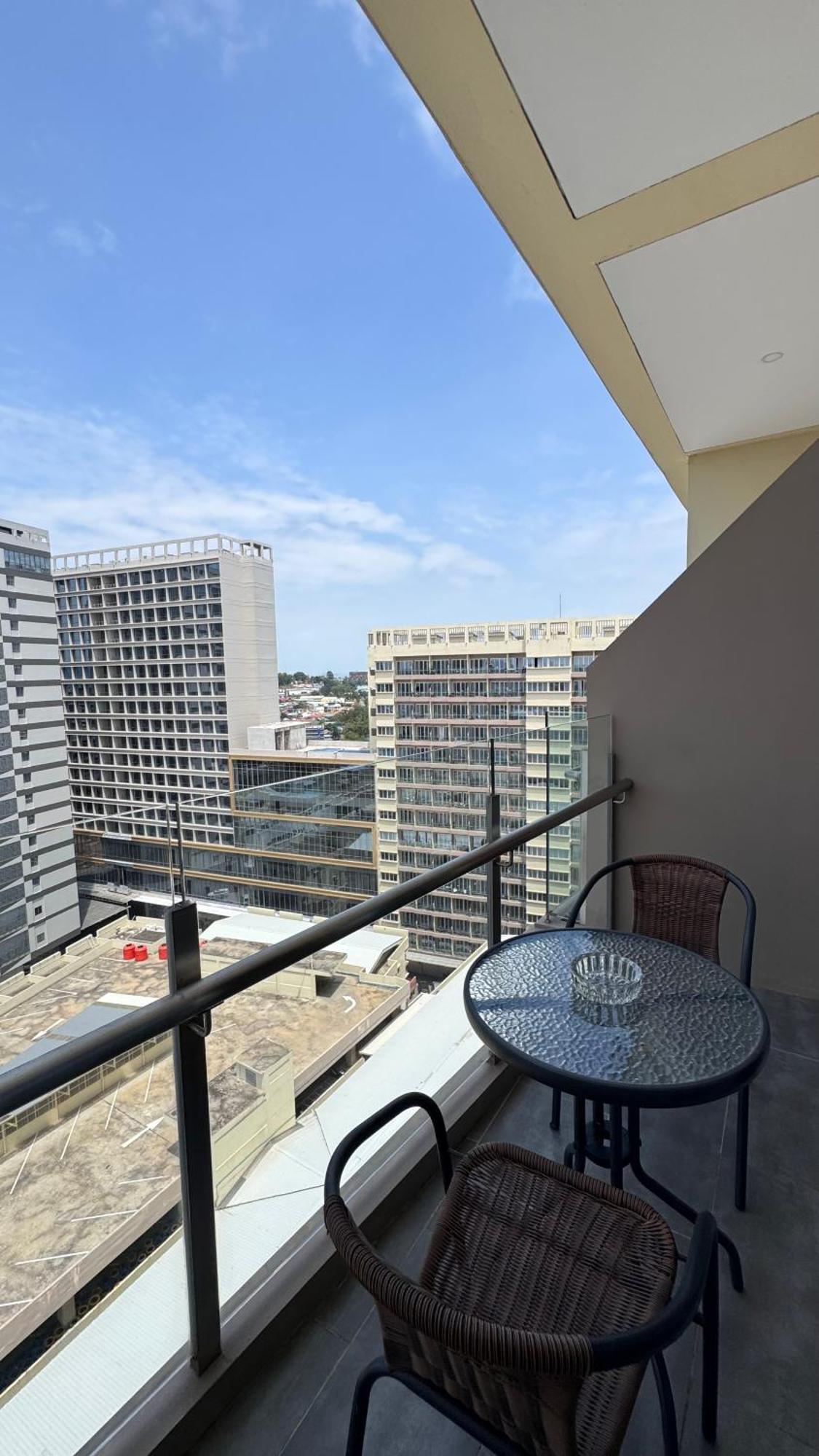 Nagoya Thamrin Apartment High Floor With View Exterior photo